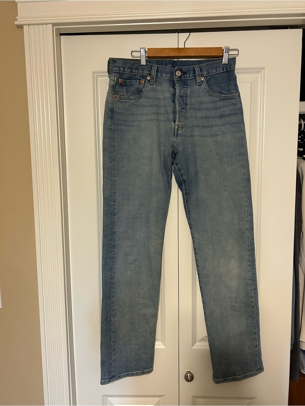 Levi's 501 Straight Leg Jeans light wash